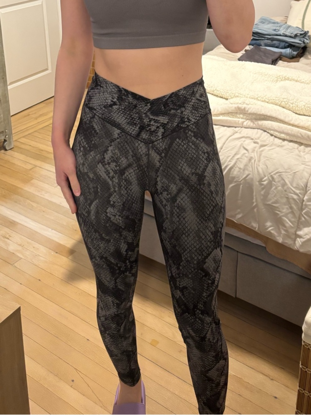 aerie Gray & Black Snake Print Leggings